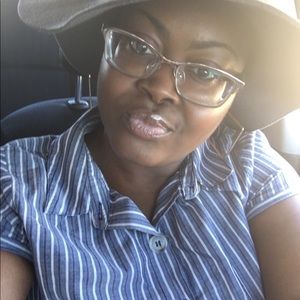 Meet your Posher, Latara